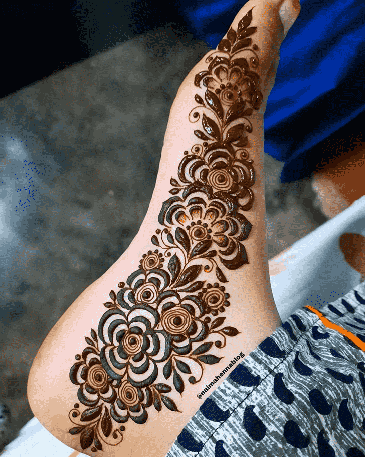 Inviting Bhubaneswar Henna Design