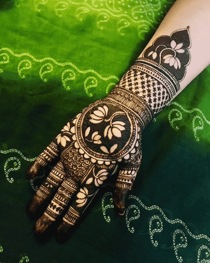 Magnetic Bhubaneswar Henna Design