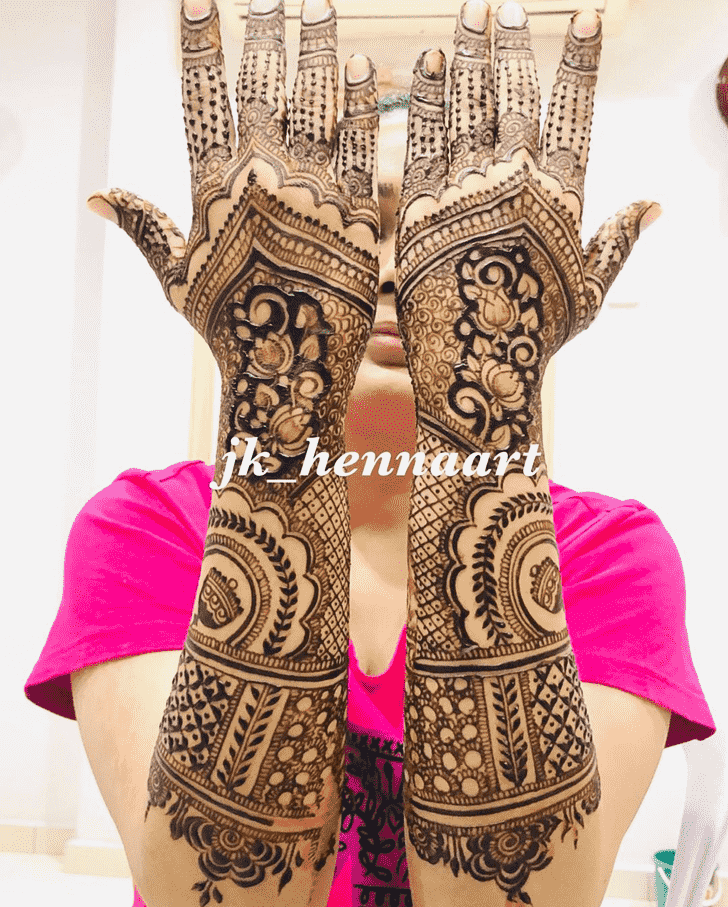 Beauteous Bhuj Henna Design