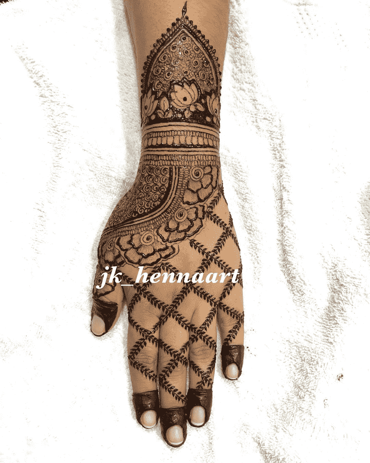 Comely Bhuj Henna Design