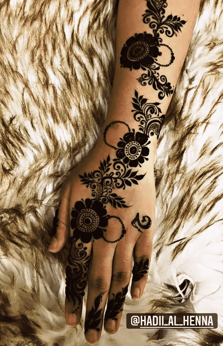 Charming Black Henna design
