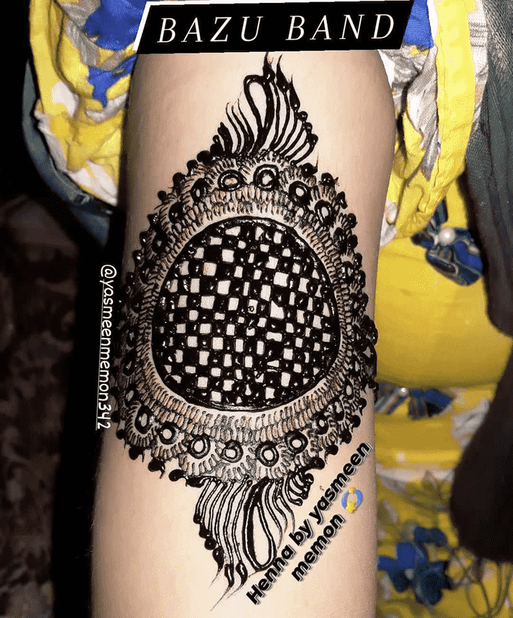 Enticing Black Henna design