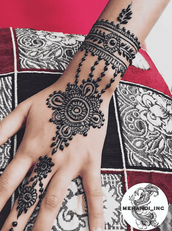 Slightly Black Henna design