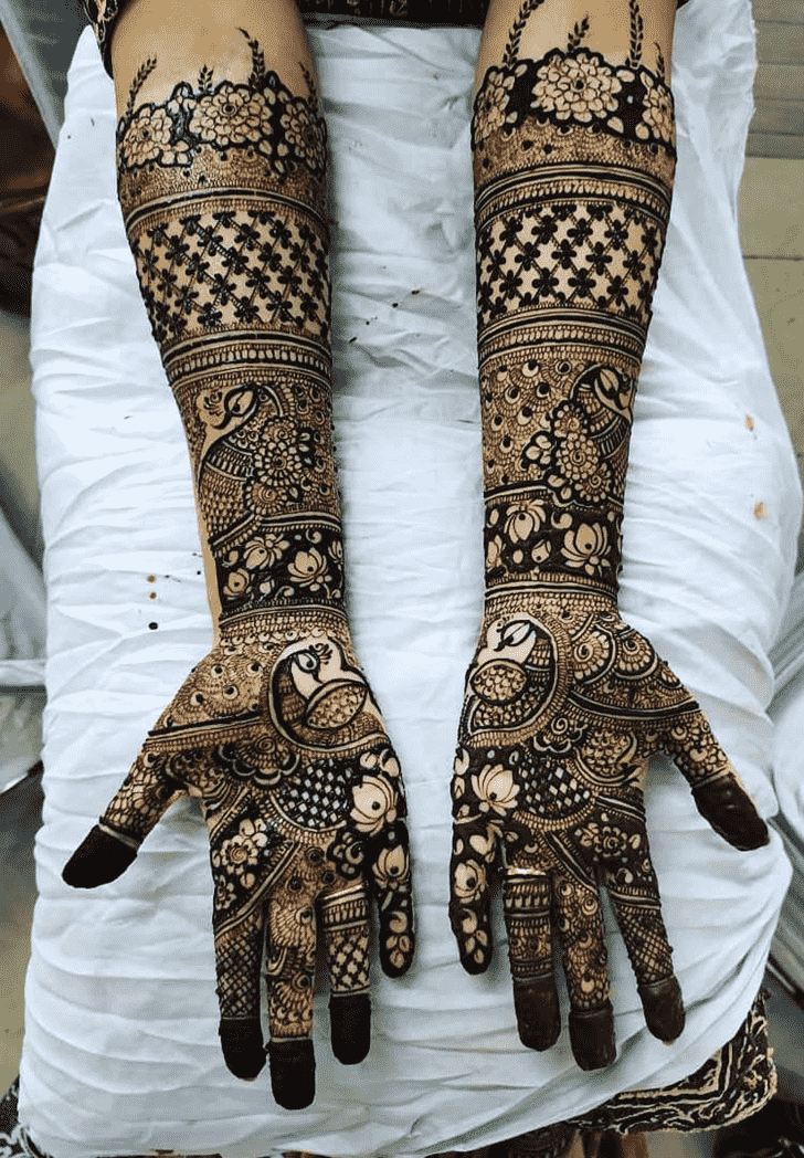 Splendid Black Henna design