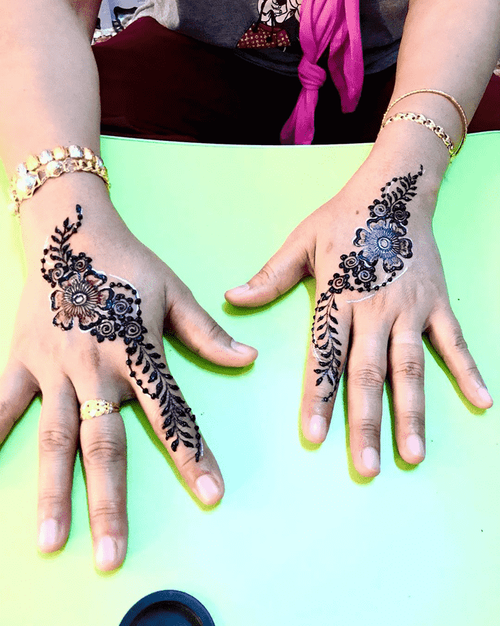 Mesmeric Bogra Henna Design
