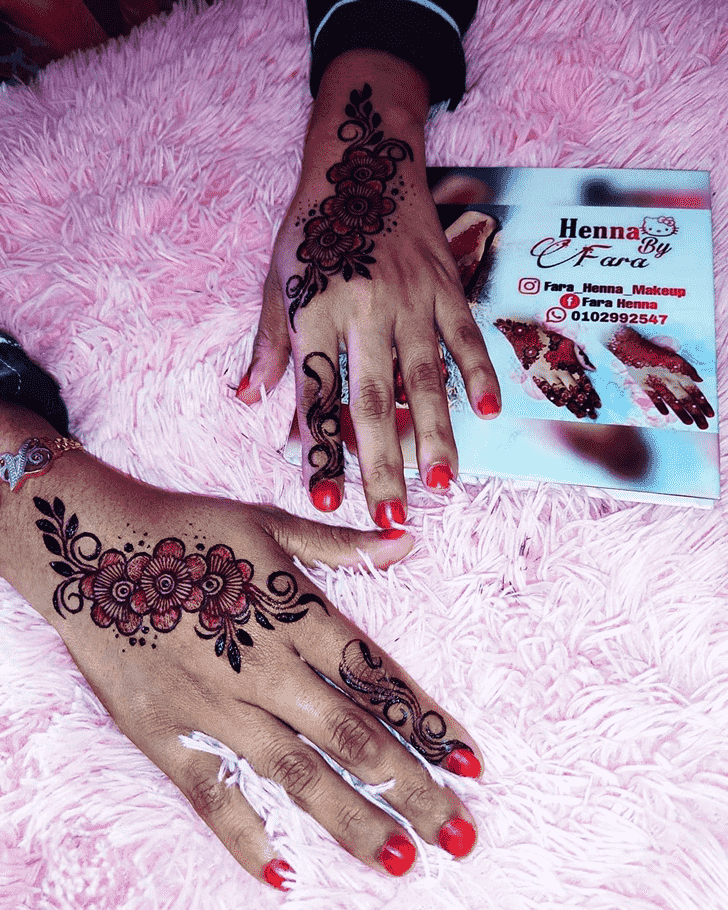 Comely Bollywood Henna design