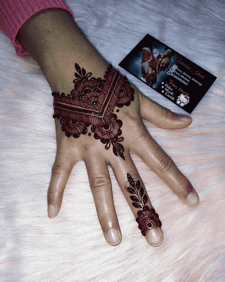 Enticing Bollywood Henna design