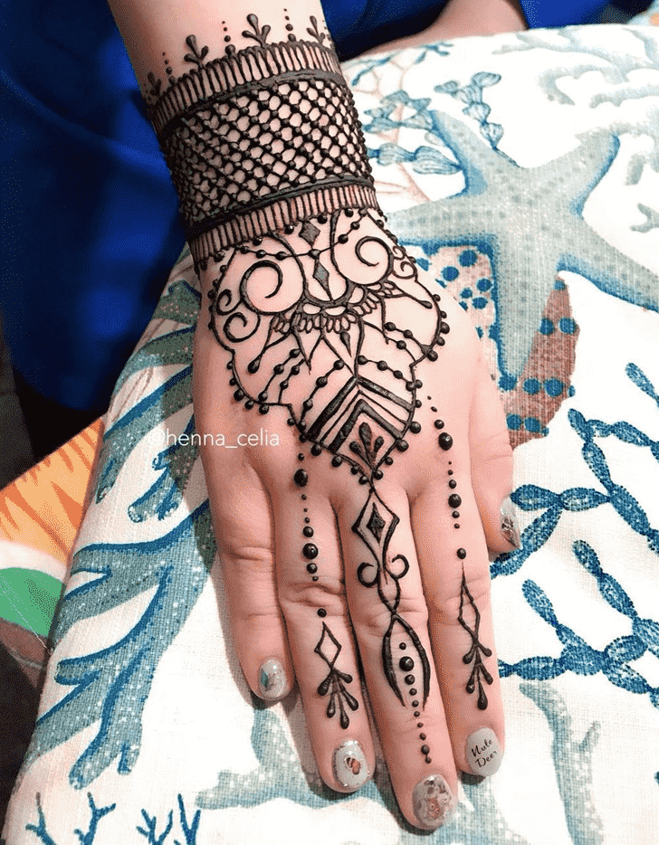 Fetching Bollywood Henna design