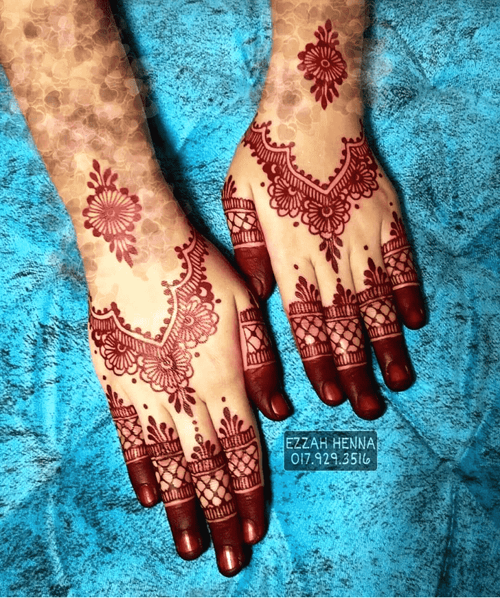 Shapely Bollywood Henna design