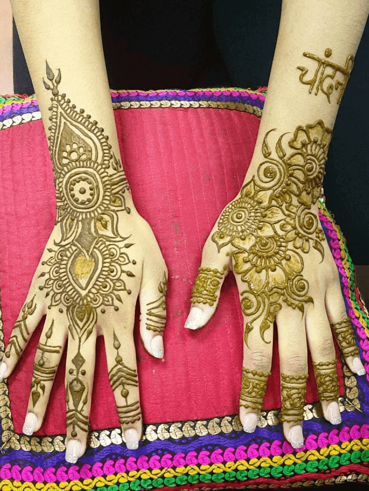 Alluring Bombay Style Henna Design