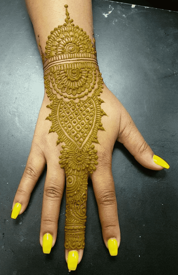 Comely Bombay Style Henna Design