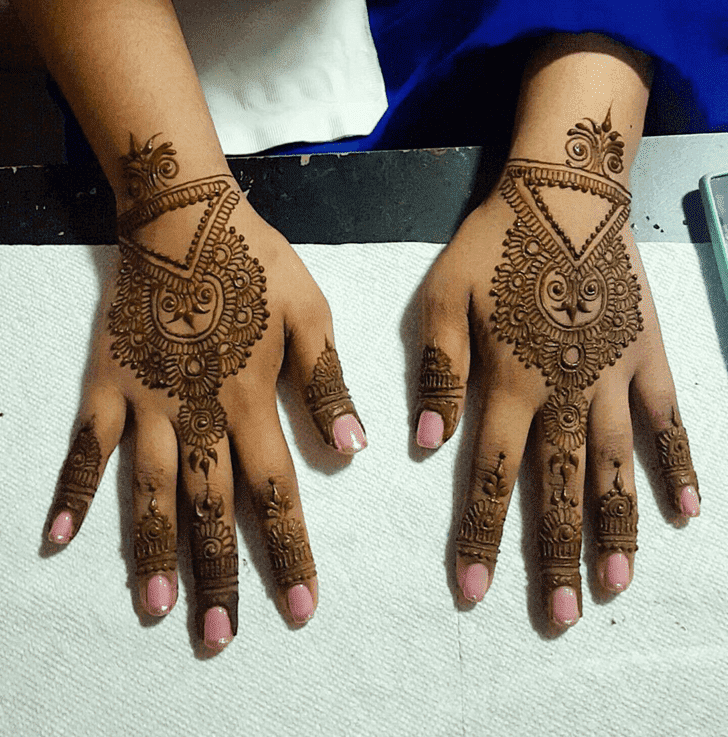 Elegant Bombay Style Henna Design