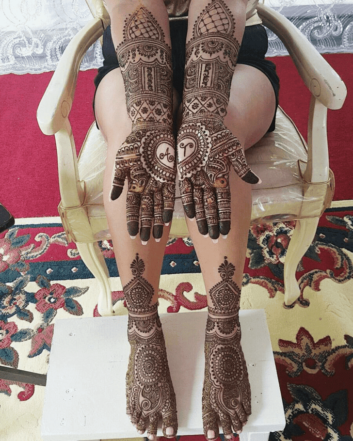 Fascinating Bombay Style Henna Design