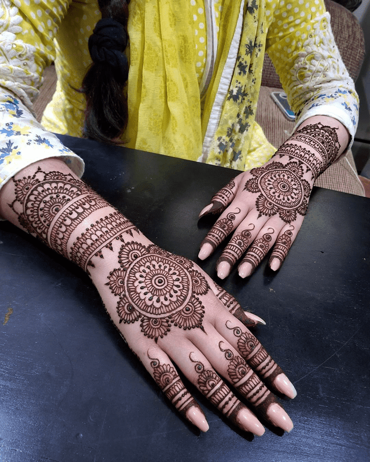 Gorgeous Bombay Style Henna Design