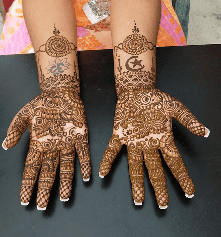 Graceful Bombay Style Henna Design