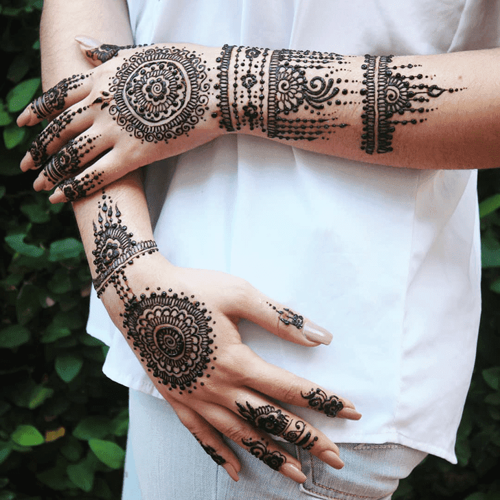 Slightly Bombay Style Henna Design