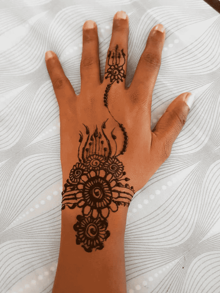 Adorable Bracelet Henna Design