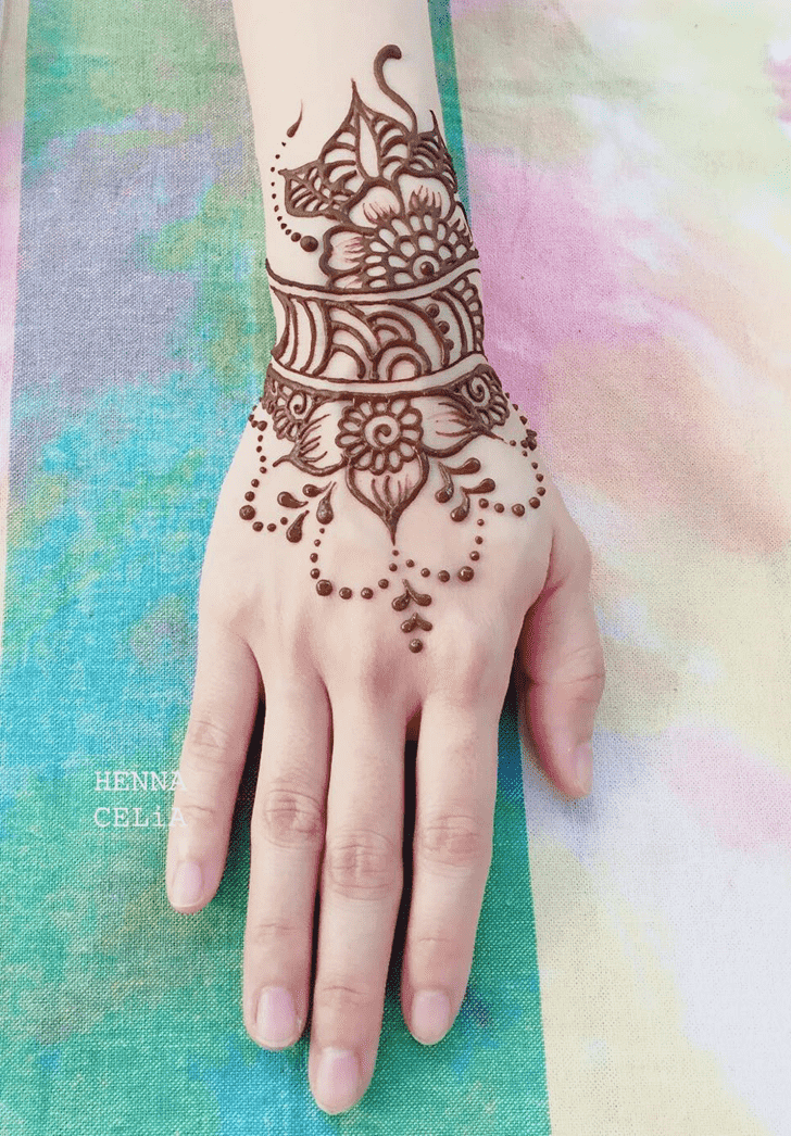 Charming Bracelet Henna Design