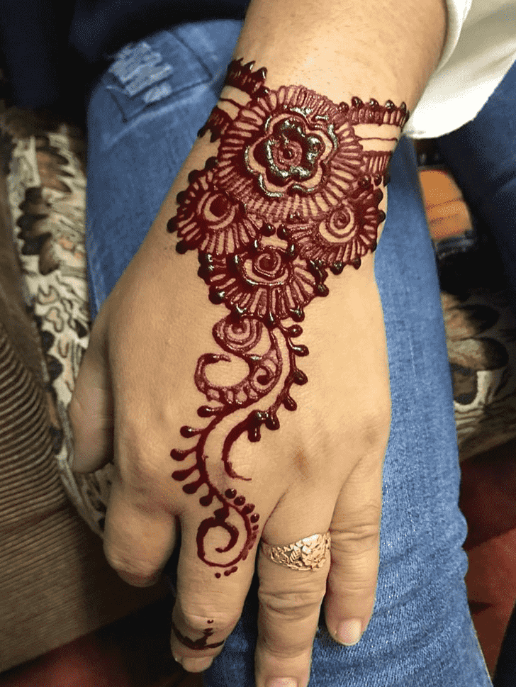 Dazzling Bracelet Henna Design