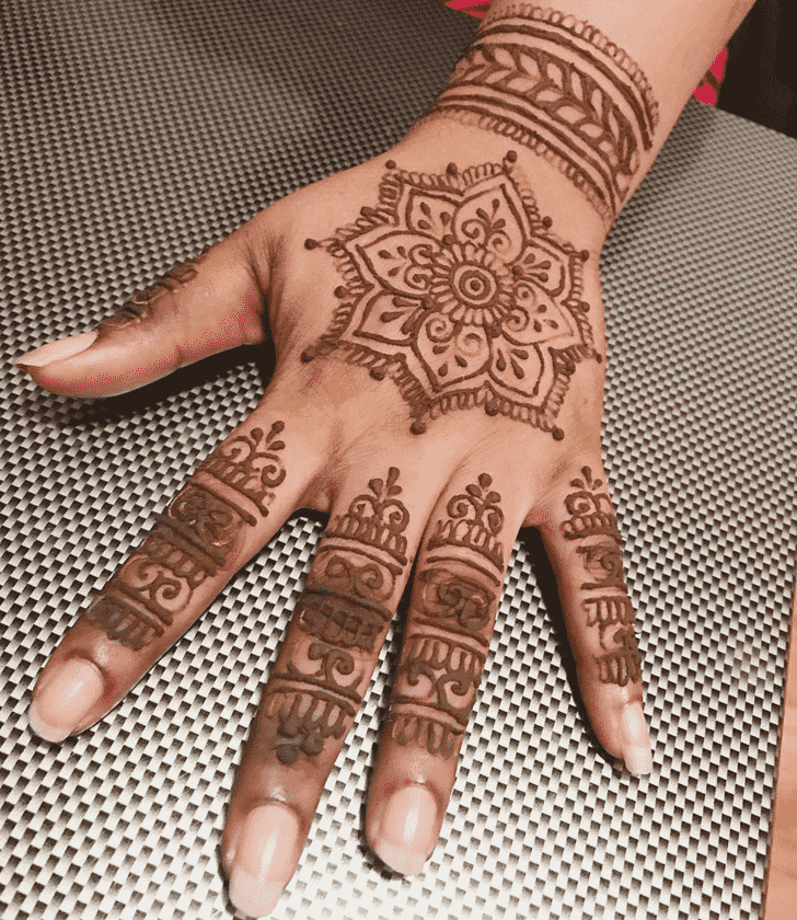 Elegant Bracelet Henna Design