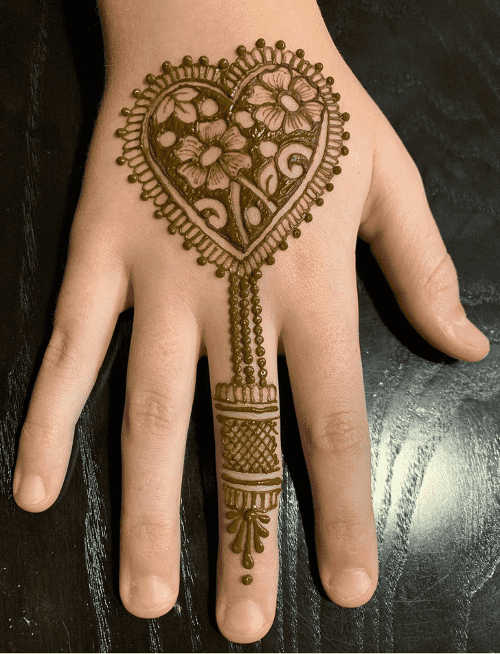 Enthralling Bracelet Henna Design