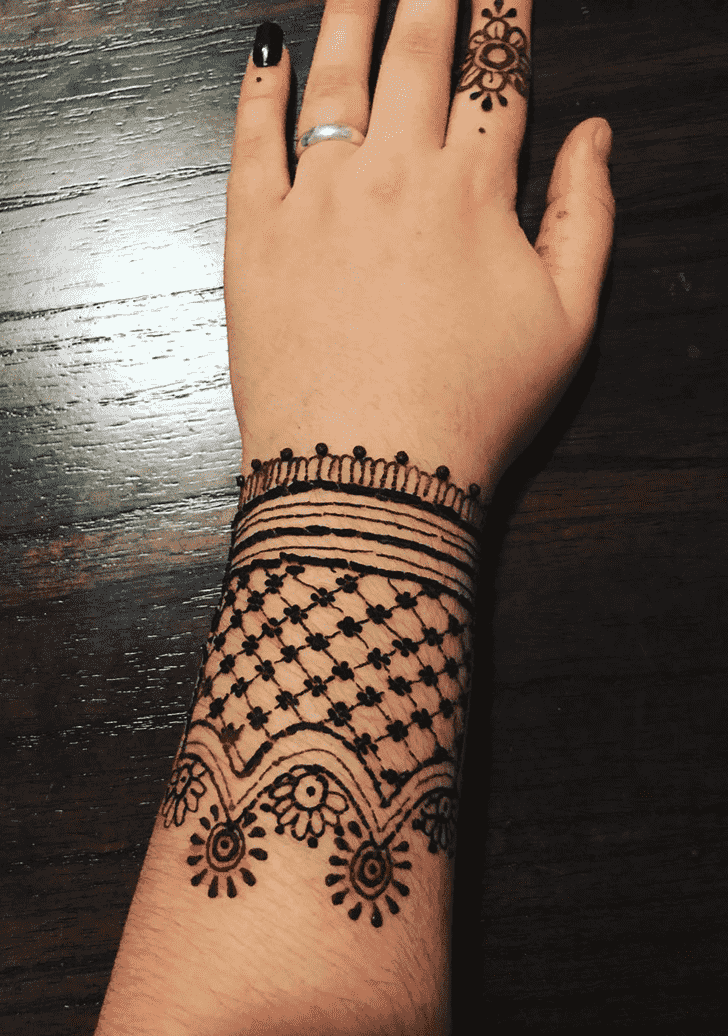 Good Looking Bracelet Henna Design