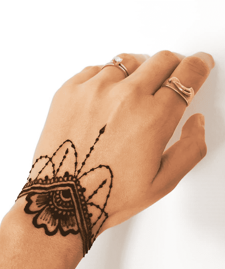 Magnificent Bracelet Henna Design