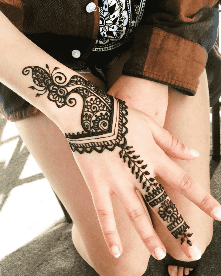 Pleasing Bracelet Henna Design