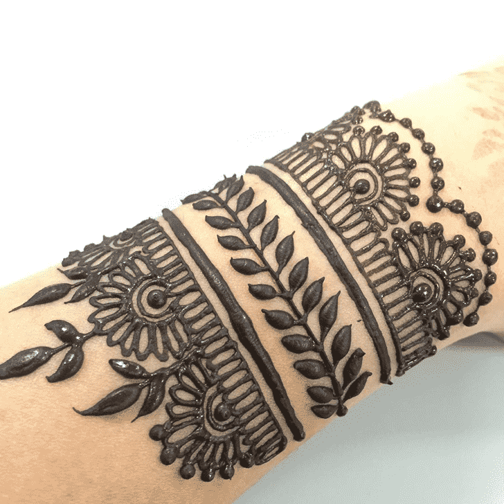 Ravishing Bracelet Henna Design