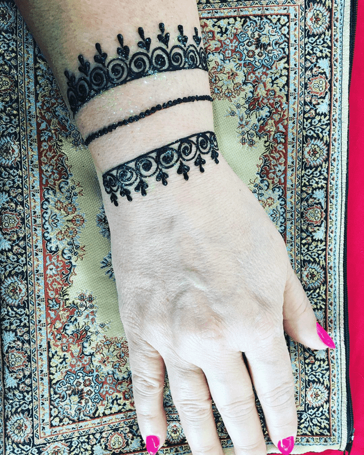Splendid Bracelet Henna Design