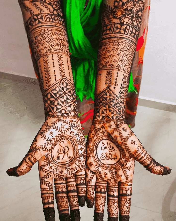 Alluring Bridal Henna Design