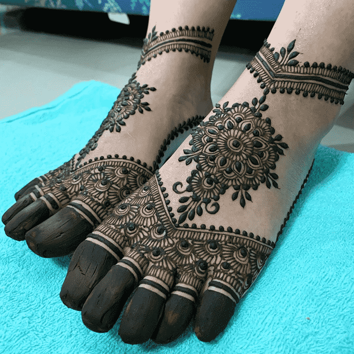 Mesmeric Bridal Henna Design