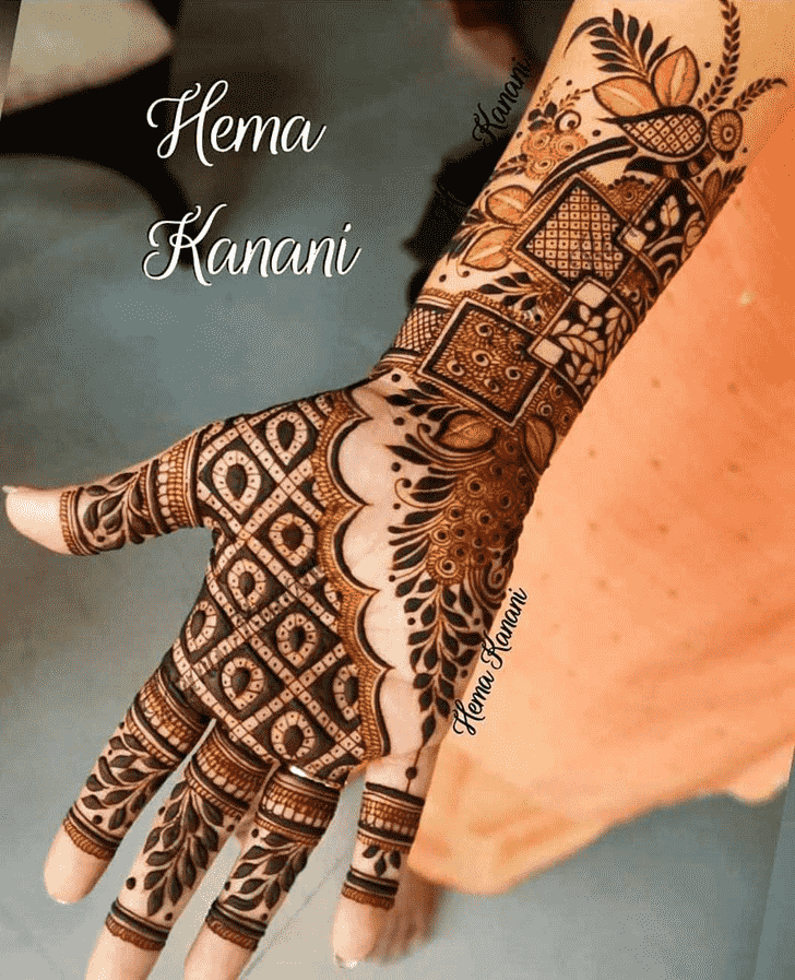 Enticing Celebrity Henna Design