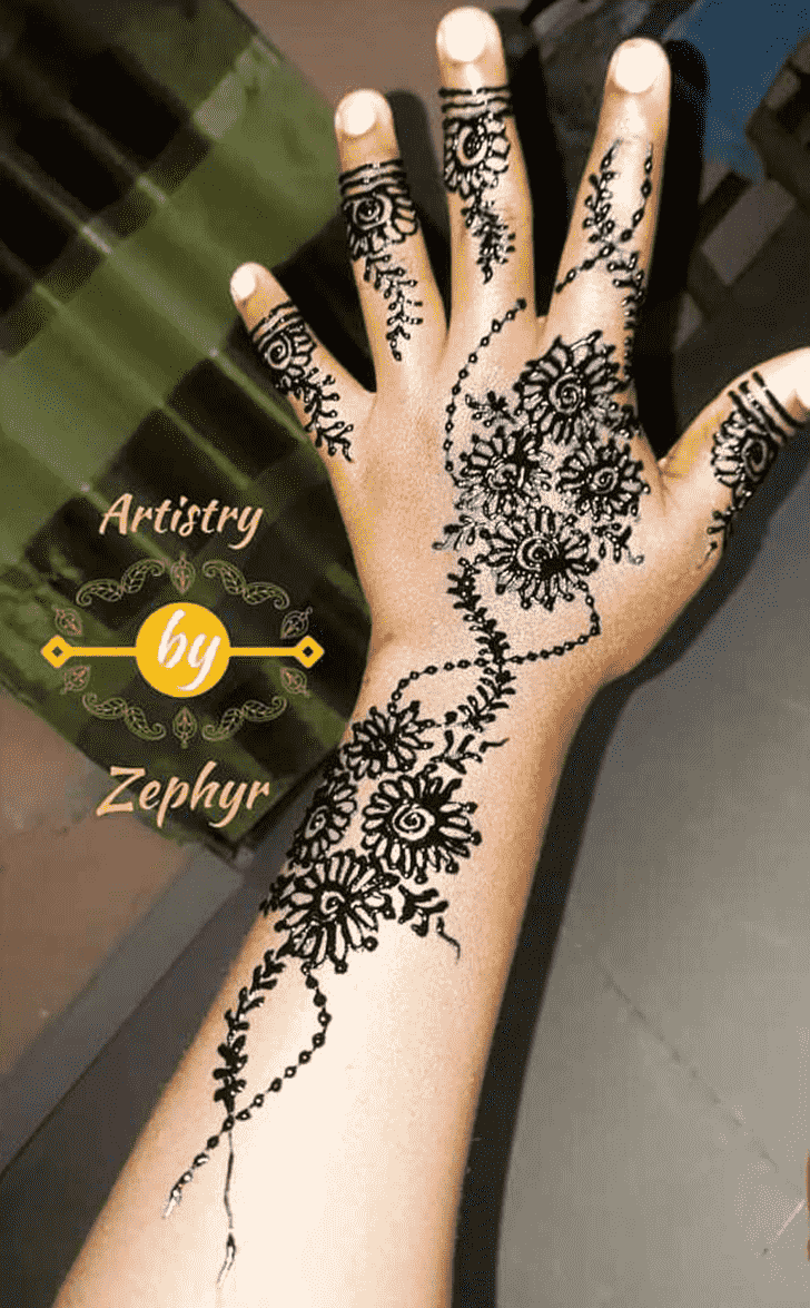 Alluring Chain Henna Design
