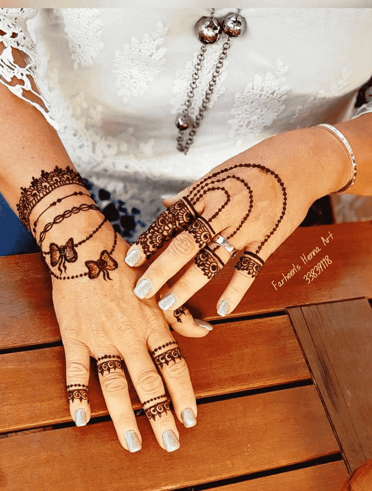 Appealing Chain Henna Design