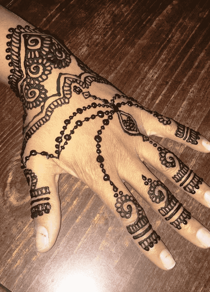 Elegant Chain Henna Design