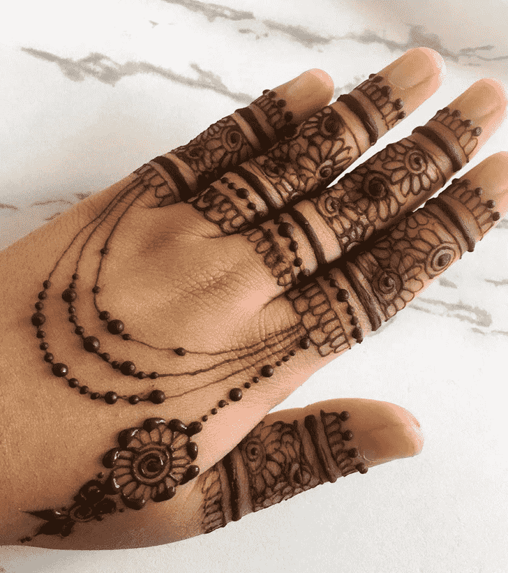 Enthralling Chain Henna Design