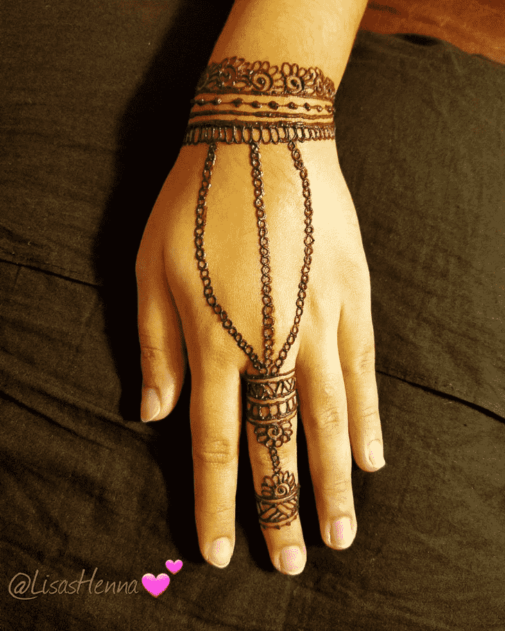 Fair Chain Henna Design