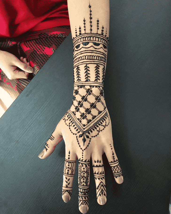 Pleasing Chain Henna Design
