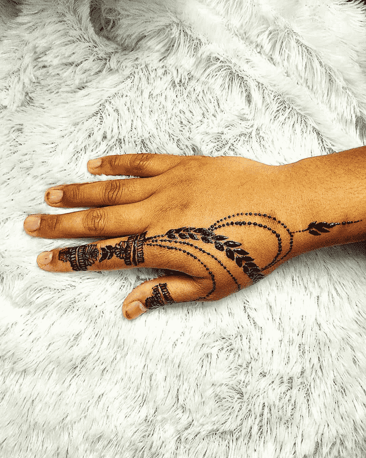 Slightly Chain Henna Design