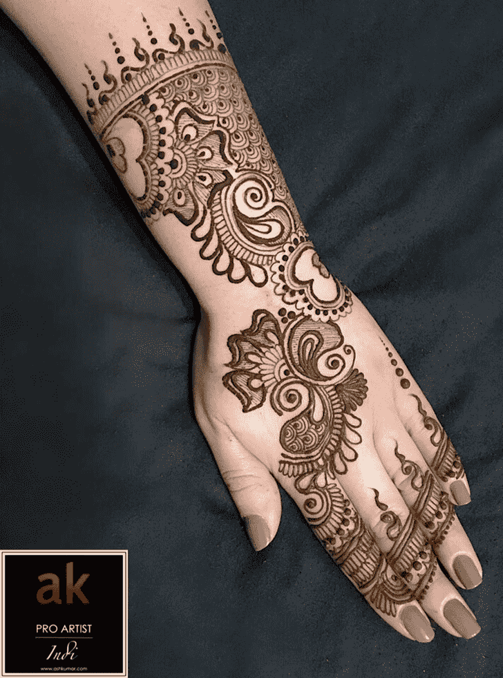 Appealing Chandigarh Henna Design