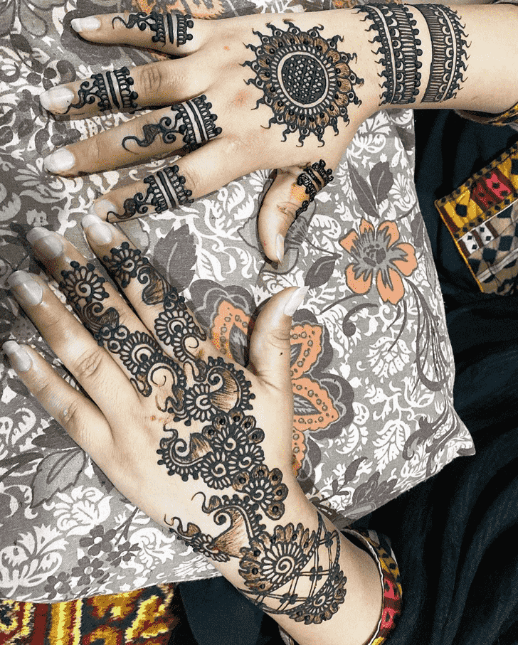 Bewitching Chandigarh Henna Design