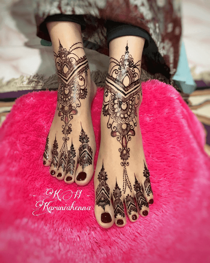 Pretty Chhath Puja Henna Design