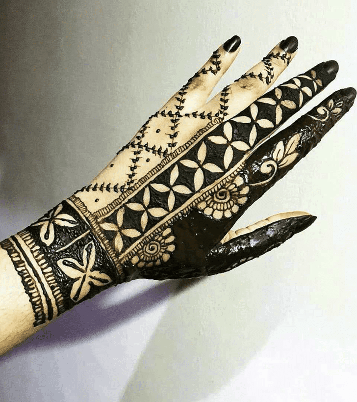 Shapely China Henna Design