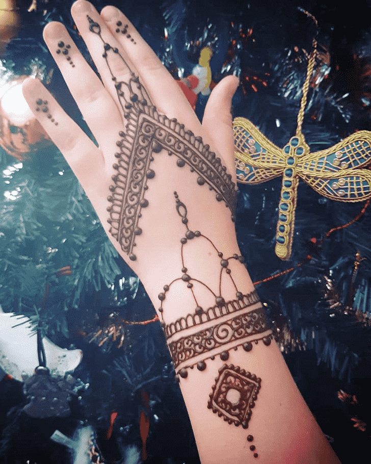 Alluring Christmas Henna Design