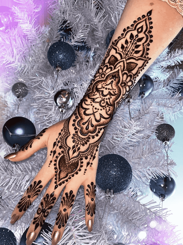 Ideal Christmas Henna Design