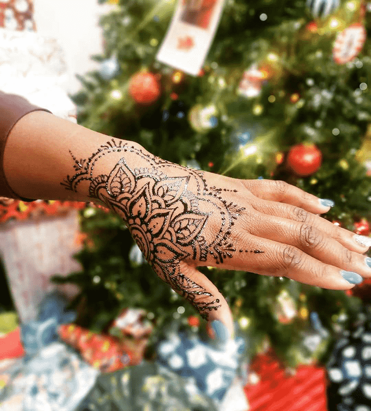 Resplendent Christmas Henna Design