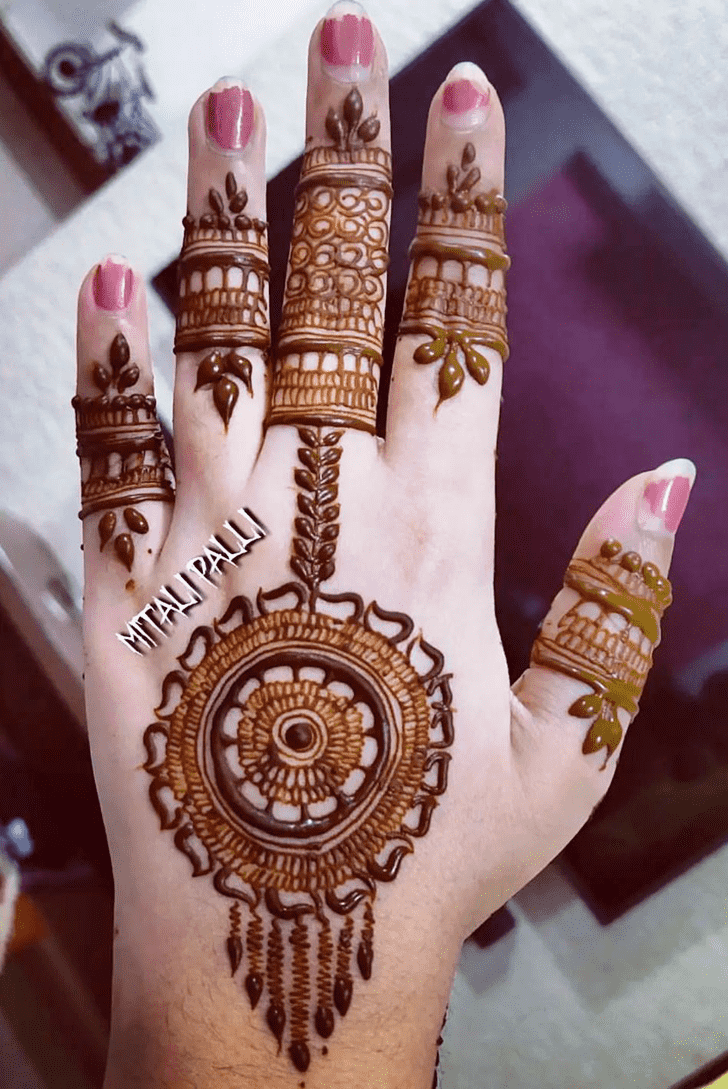 Enticing Circle Henna Design