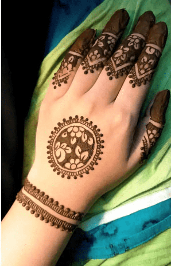 Marvelous Circle Henna Design