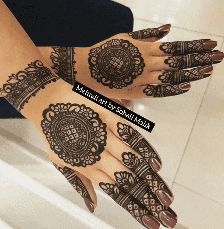 Pretty Circle Henna Design